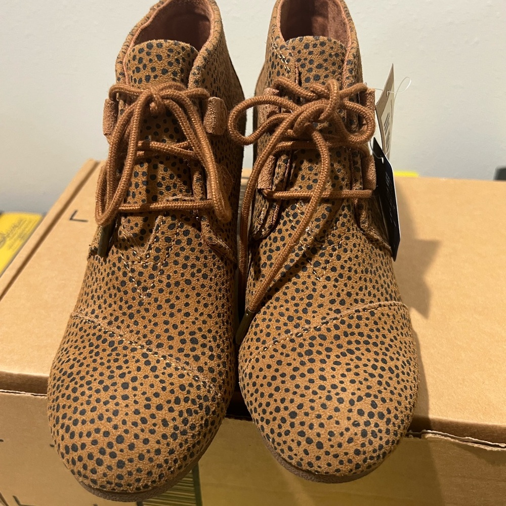 Toms Brown Ankle Boots with Black Dots